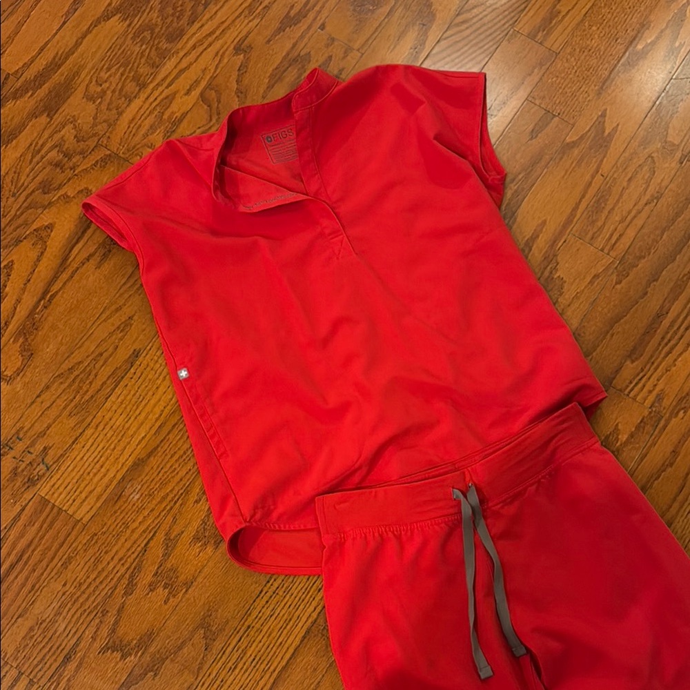 FIGS Red Scrub Set